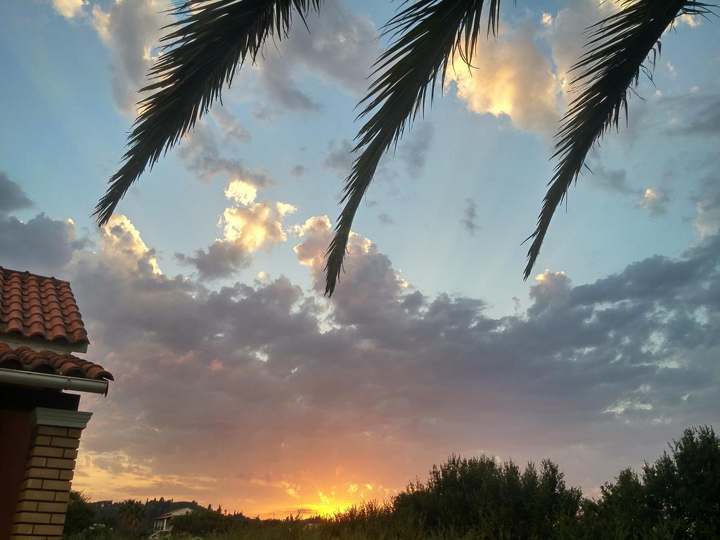 Beautiful Nearby Beach House With Garden, Private Pool And Large Yard Sidárion Oda fotoğraf