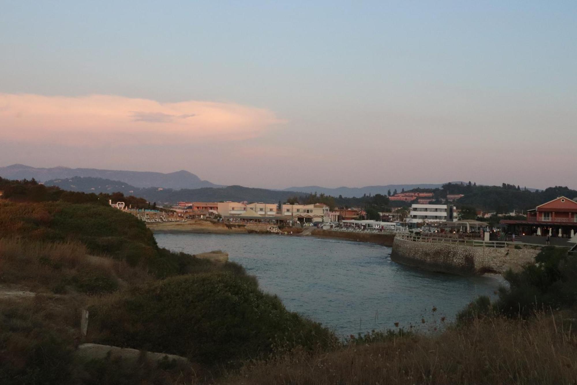 Beautiful Nearby Beach House With Garden, Private Pool And Large Yard Sidárion Dış mekan fotoğraf